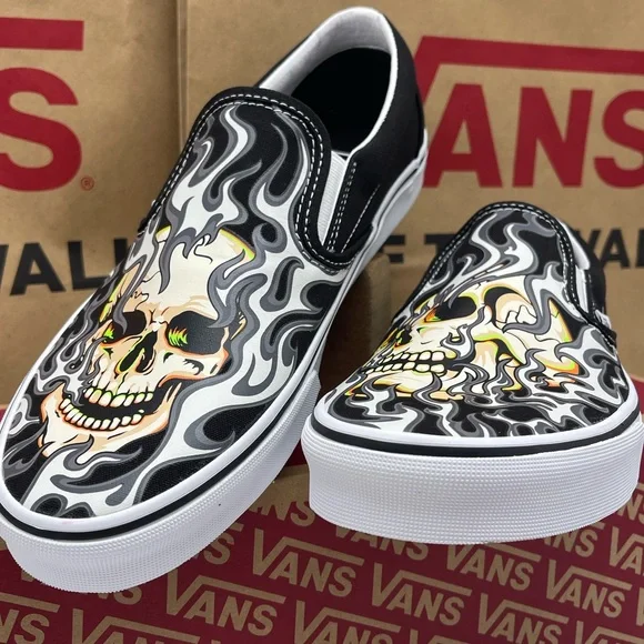 Vans Men's Black Skull Design Bold Classic Slip-On
Flame Skull Black/True White - Picture 14 of 16